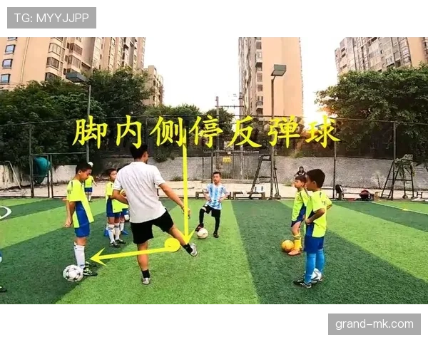 反弹球获利算犯规吗？足球规则中的真实判罚逻辑解析