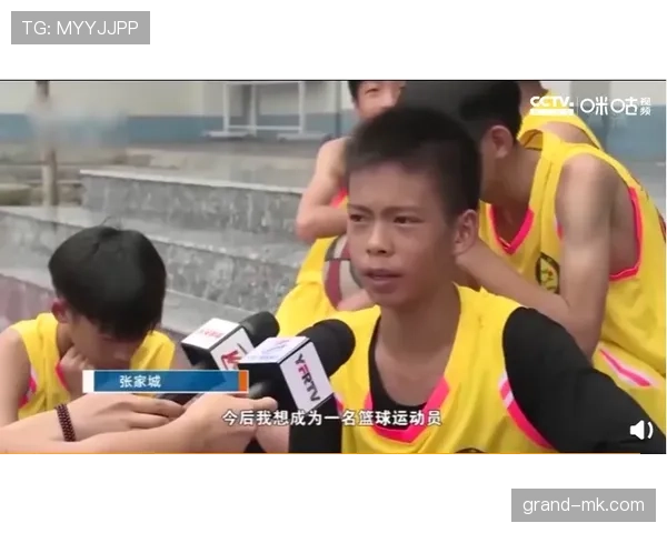 袁悦训练完直接啃鸡腿？这反差谁懂啊