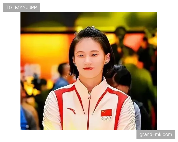 领奖台上冷静得像教科书，镜头外的陈芋汐逛街却像随手花几万的邻家小姑娘